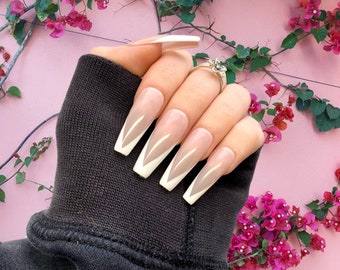 French V-tip False Nails / Natural / Uñas de gel pintadas a mano / Uñas falsas / Uñas de lujo