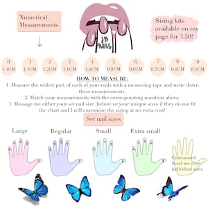Op de afbeelding: Een nagelmatengids met afmetingen in centimeters, van 0 (1,4 cm) tot 9 (0,5 cm). De gids bevat handillustraties met de nagelmaten: Large, Regular, Small en Extra Small. Blauwe vlinders zijn ook afgebeeld.