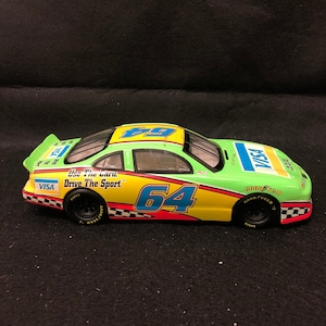 Hot Wheel 1998 Pontiac Grand Prix Mattel 1:24 Scale Die Cast NASCAR #64