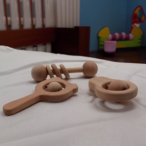 2 sztuki ręcznie robionych drewnianych grzechotek | Bezpieczne zabawki dla niemowląt | Edukacyjna drewniana zabawka: pierwsza grzechotka dla dziecka | Naturalna zabawka dla niemowląt | Prezenty świąteczne