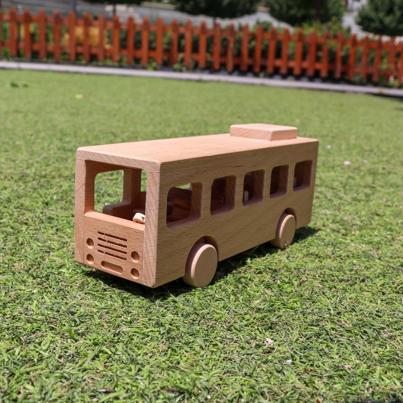 Wooden School Bus ToyMontessori Natural Toy Gift For KidsToddler Push ToysWaldorf ToysBaby Shower GiftBirthday Gift Toy For Toddlers imagem 1
