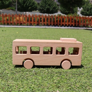 Wooden School Bus ToyMontessori Natural Toy Gift For KidsToddler Push ToysWaldorf ToysBaby Shower GiftBirthday Gift Toy For Toddlers imagem 2