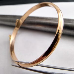 18k Yellow Gold Vintage Bangle with Safety Chain