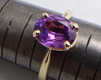 14K Yellow Gold Vintage Ring with Oval Amethyst