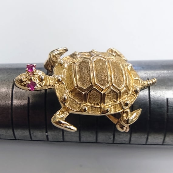 Vintage 14k Yellow Gold Mid-Century Turtle Brooch - image 1