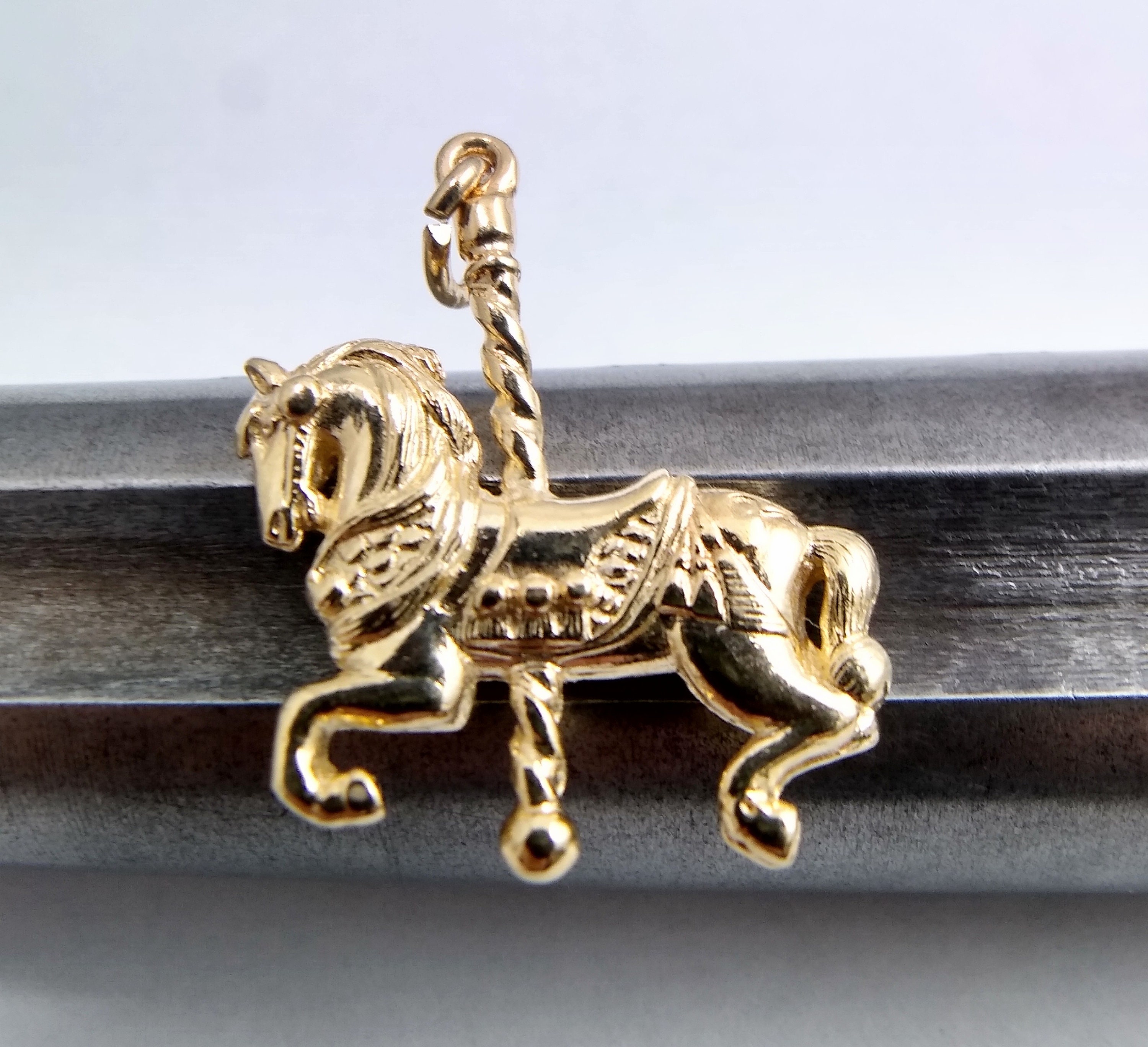 Estate 14K Yellow Gold Carousel Horse Charm Pendant  Carousel Horse Charm display picture 1