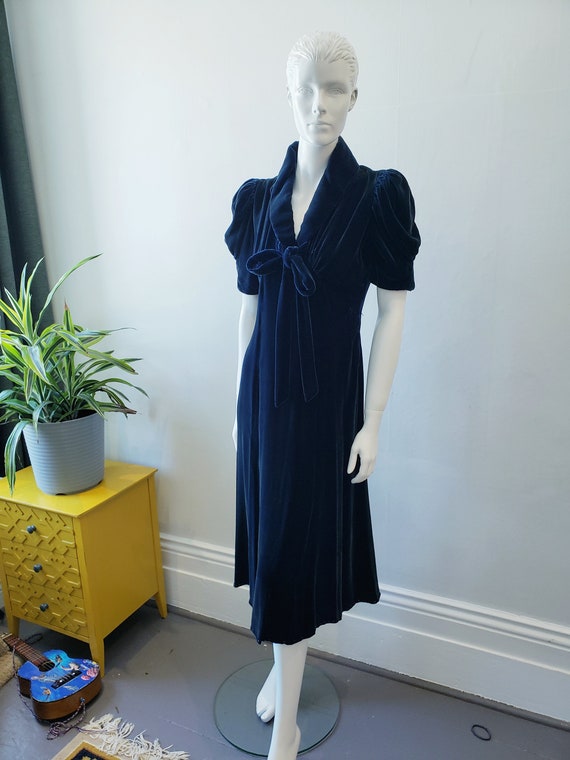 very good sized deep dark flock velvet 1930s handmade dress with bow detail