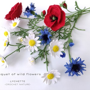 Häkelblumenmuster für einen Strauß wilder Blumen (Mohn, Kornblume und Kamille)