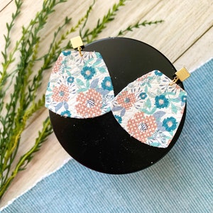 Daisy Blues Earrings| Genuine Leather| Triangular Gold Studs| Trapizoid Shape| Hypoallergenic| Floral