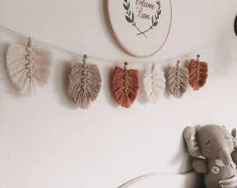 Macrame feather garland