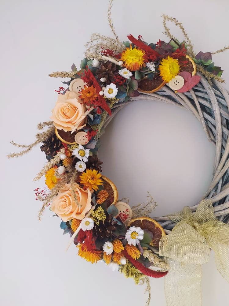 Couronne en Osier et Fleurs Séchées Lorise | Touche de Ocre, Pêche, Naturelle