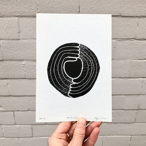 Tag 22 GIVE AND TAKE Human Relationships  Linoprint Linoldruck Linolschnitt Blockprint Stille Ruhe Handarbeit yinandyang simple Kreis