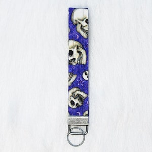 Skull & Stars Fabric Wristlet Keychain - Antique Silver Key Fob