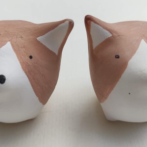Putogn! Ceramic Mini Corgi Figurines – Handmade Rustic Dog Decor for Corgi Lovers & Nature-Inspired Homes!