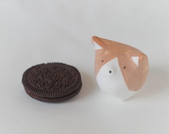 Putogn! Ceramic Mini Corgi Figurines – Handmade Rustic Dog Decor for Corgi Lovers & Nature-Inspired Homes!