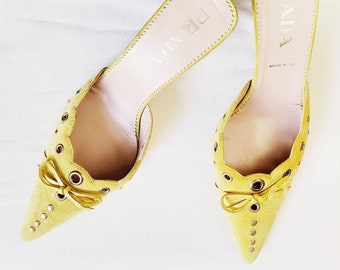 yellow shoes kitten heel