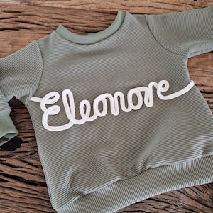 Cooler personalisierter Sweater Pullover Pulli Kordelapplikation Namensweater für Baby und Kleinkind Name Geschenk zur Geburt Bild 3