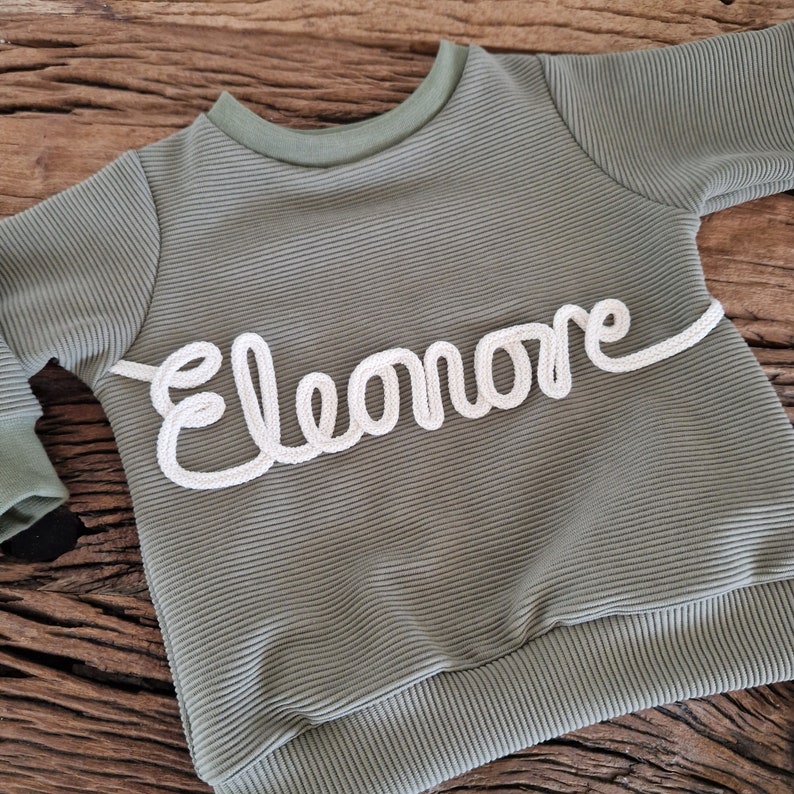 Cooler personalisierter Sweater Pullover Pulli Kordelapplikation Namensweater für Baby und Kleinkind Name Geschenk zur Geburt Bild 3