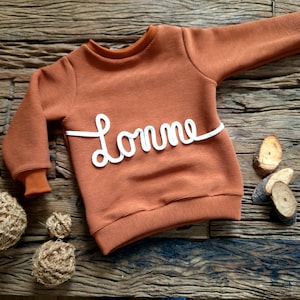 Cooler personalisierter Sweater Pullover Pulli Kordelapplikation Namensweater für Baby und Kleinkind Name Geschenk zur Geburt Bild 2