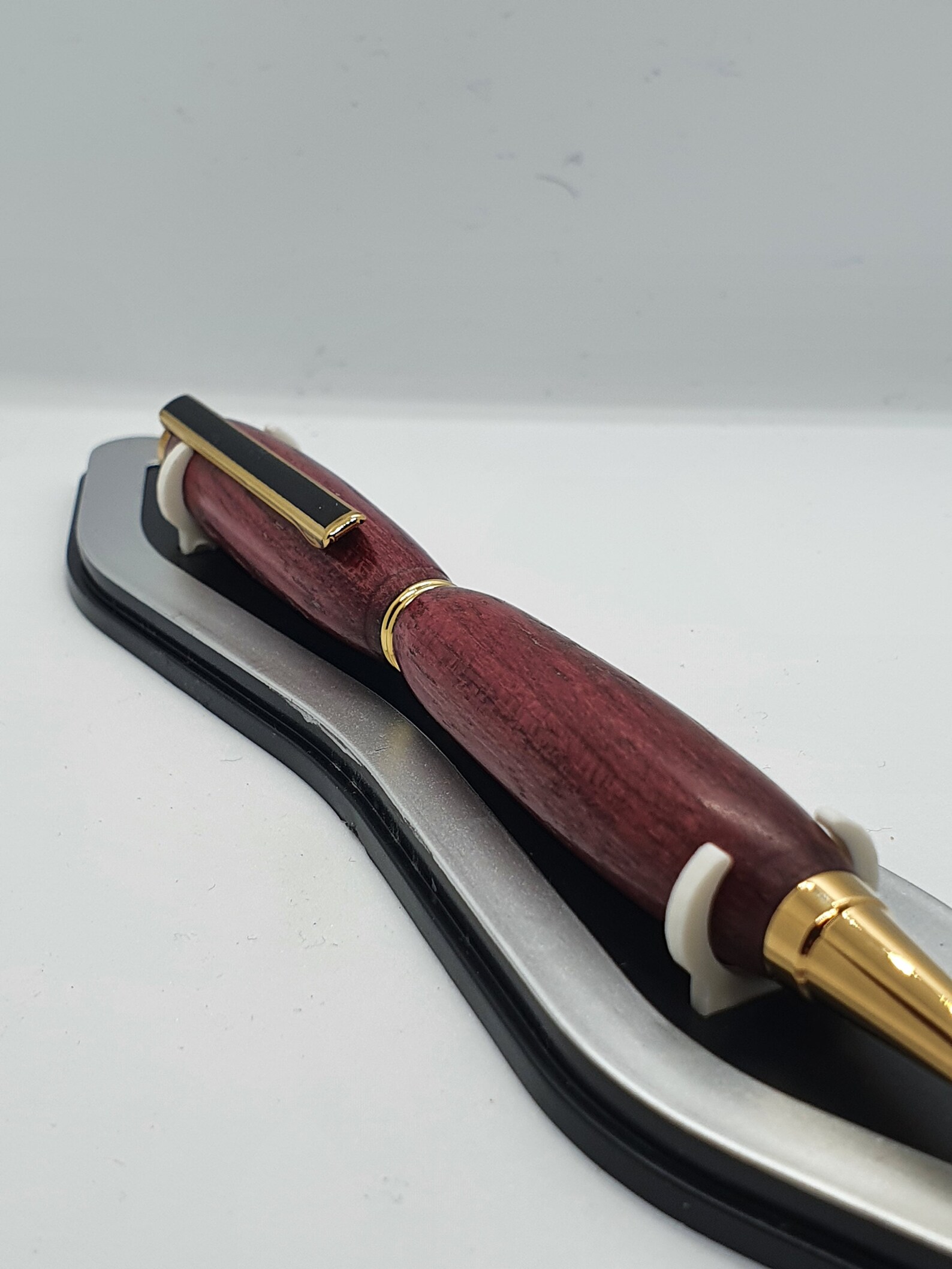 Pens to write on wooden hearts Clearance