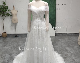 Vestido de novia de encaje con mangas y hombros descubiertos