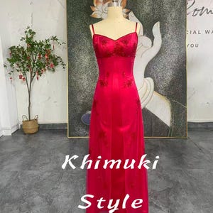 Vestido de fiesta rojo vintage de los 90, vestido de graduación con escote en V y cuentas hecho a mano.