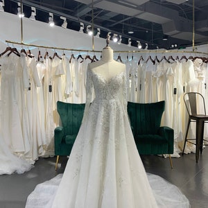 A line Sexy Back Long Sleeve Lace Wedding Dress