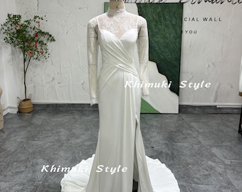 Abito da sposa in pizzo a maniche lunghe: abito in morbido raso avorio con spacco