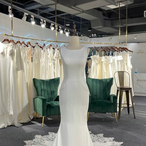 Abito da sposa avorio con schiena in pizzo trasparente e svasato