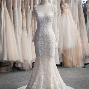 High Quality French Lace Long Sleeve Fit and Flare Wedding Dress