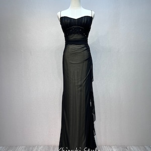Vestido de fiesta vintage entallado en blanco y negro