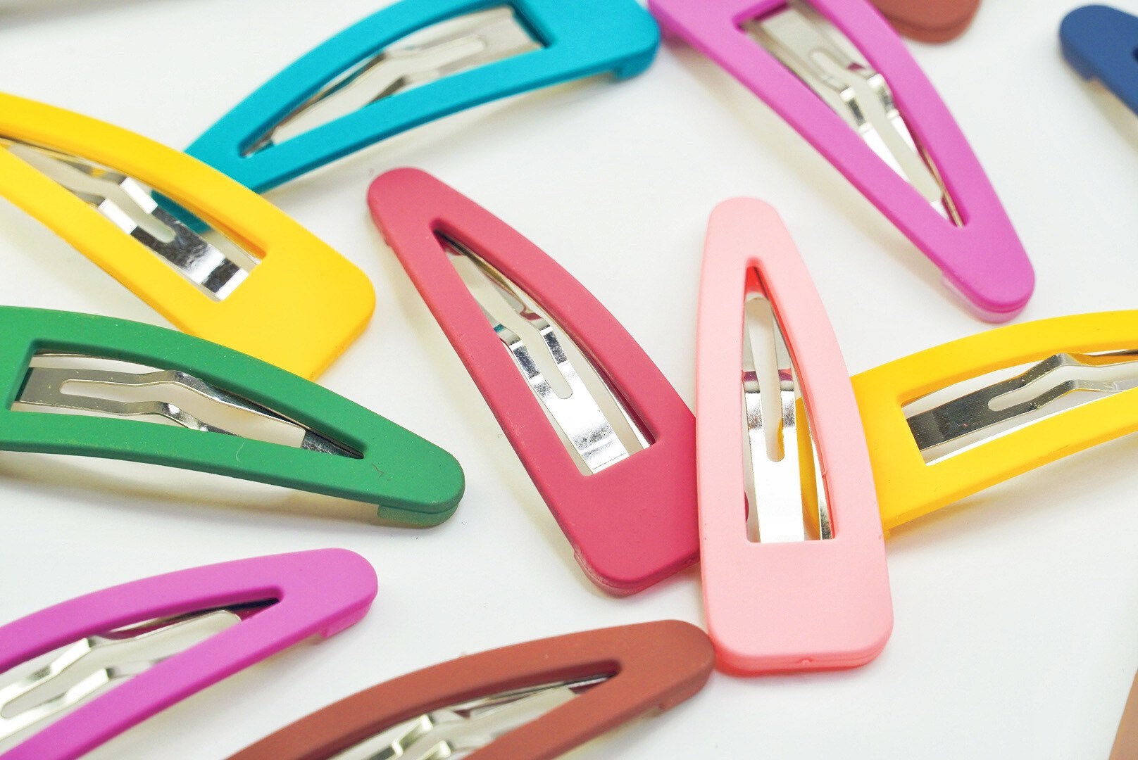 Oversized Acrylic Snap Clip | 10 Colors
