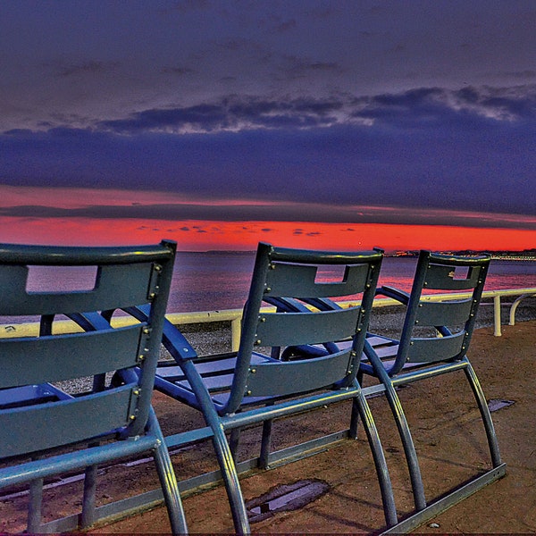 Nice - Coucher de soleil sur chaises bleues