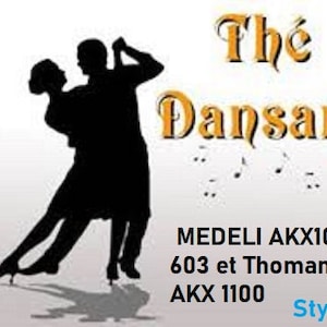 Op de afbeelding: Zwart silhouet van een dansend paar tegen een witte achtergrond. De afbeelding bevat de tekst "Thé Dansant" in goud, muzieknoten en productinformatie: MEDELI AKX10 AK 603 et Thomann AKX 1100 Styles.