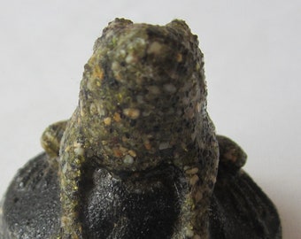 Vintage Frog, Big Island Sands, Hawaiian Black Beach Sand Frog Figurine, Molded Cast Sandstone & Resin, Pristine Condition