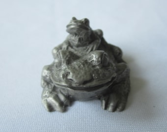 Vintage Frog, Haritage Pewter Mother and Child Frogs, Fine Detail