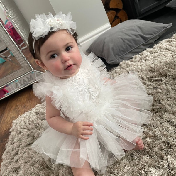 Robe Tutu d'anniversaire blanche, tenue d'anniversaire, robe d'anniversaire de la jeune fille, tenue de Photoshoot, robe de séance photo, tutu de barboteuse blanche, tutu blanc