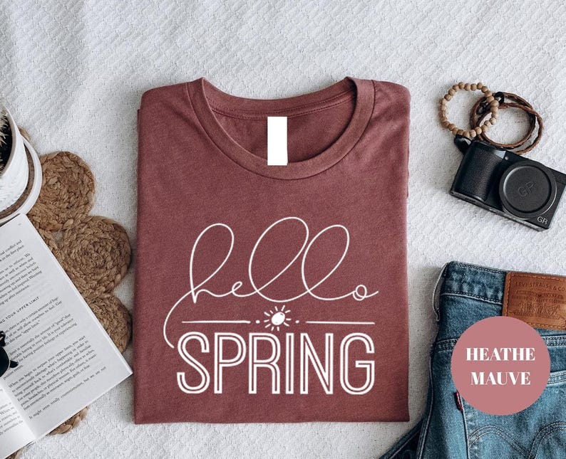 Hello Spring Shirt Minimal Script Easter Graphic Tee Seasonal Spring Design imagem 11