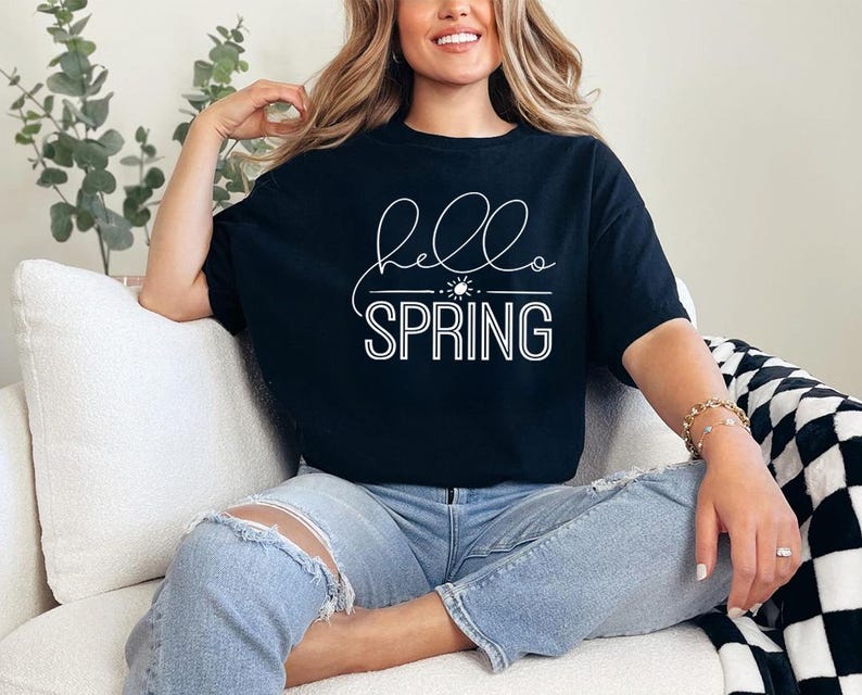 Hello Spring Shirt Minimal Script Easter Graphic Tee Seasonal Spring Design imagem 15