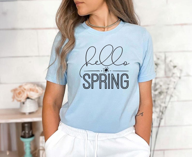 Hello Spring Shirt Minimal Script Easter Graphic Tee Seasonal Spring Design imagem 3