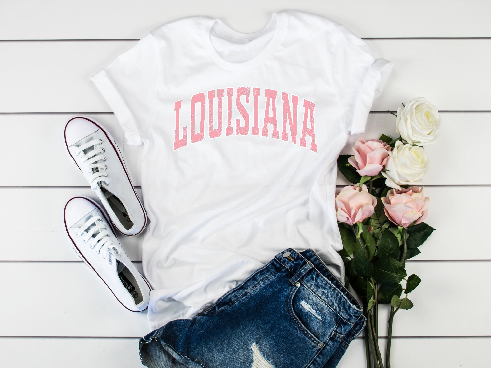Womens Louisiana Land That I Love With Louisiana Distressed Flag V-Neck  T-Shirt