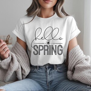 Hello Spring Shirt Minimal Script Easter Graphic Tee Seasonal Spring Design imagem 2