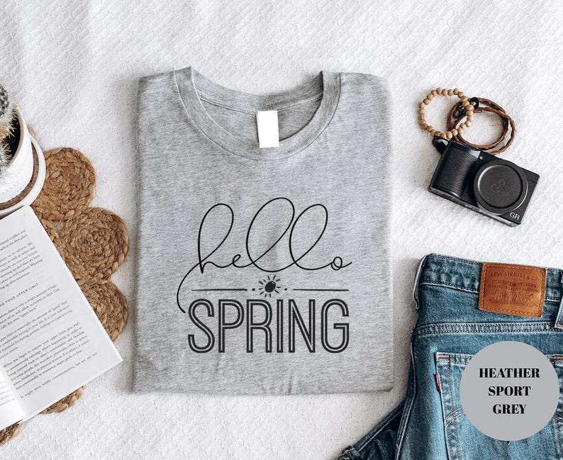 Hello Spring Shirt Minimal Script Easter Graphic Tee Seasonal Spring Design imagem 5