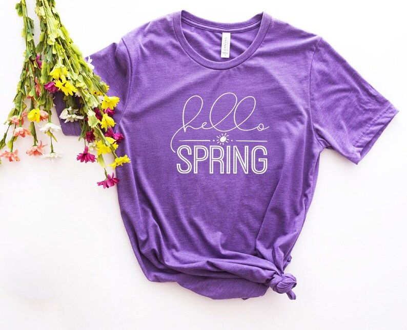 Hello Spring Shirt Minimal Script Easter Graphic Tee Seasonal Spring Design imagem 13