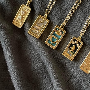 Collier pendentif en or carte de tarot | La lune, l'étoile, l'impératrice et Carpe Diem | Bijoux célestes de sorcellerie