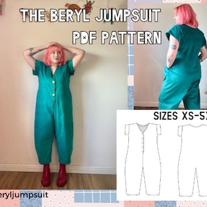 Op de afbeelding: Een naai-patroon voor een turquoise jumpsuit met de tekst "The Beryl Jumpsuit PDF Pattern" en "Sizes XS-5XL". Het patroon wordt getoond op een witte achtergrond met een model dat de jumpsuit draagt op de achtergrond.