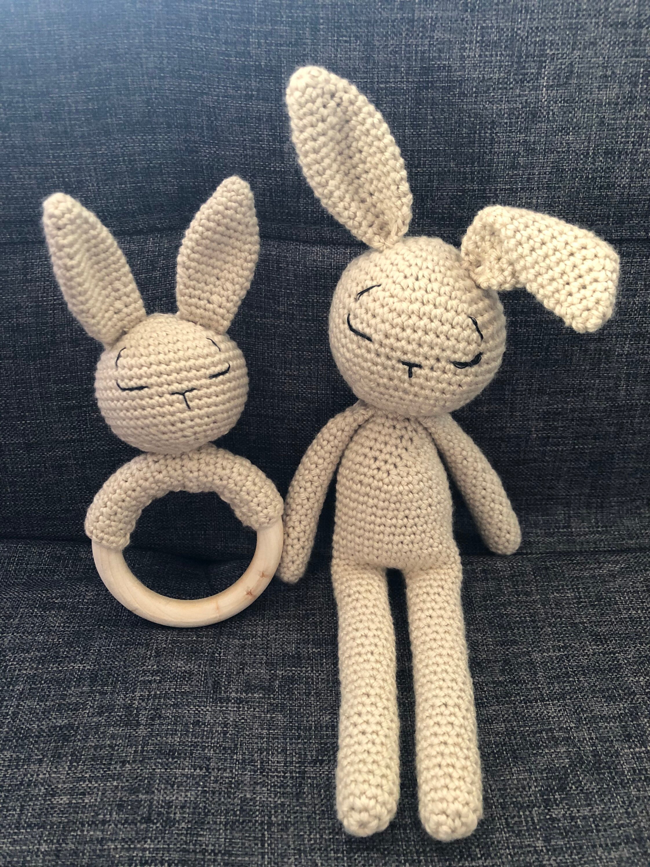 Conejito de ganchillo con amigo anillo de conejo dentición | Etsy