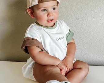 Benutzerdefinierter Name bestickter Baby-Farbblock-T-Shirt-Strampler – kurzärmeliger Luftblasen-Strampler – individuelles Kleinkind-Shirt – Babykleidung – Baby-Jungen-Outfit