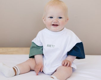 Nom personnalisé brodé bébé t-shirt color block barboteuse - barboteuse bulle à manches courtes - chemise personnalisée pour tout-petit - vêtements pour bébé - tenue bébé garçon