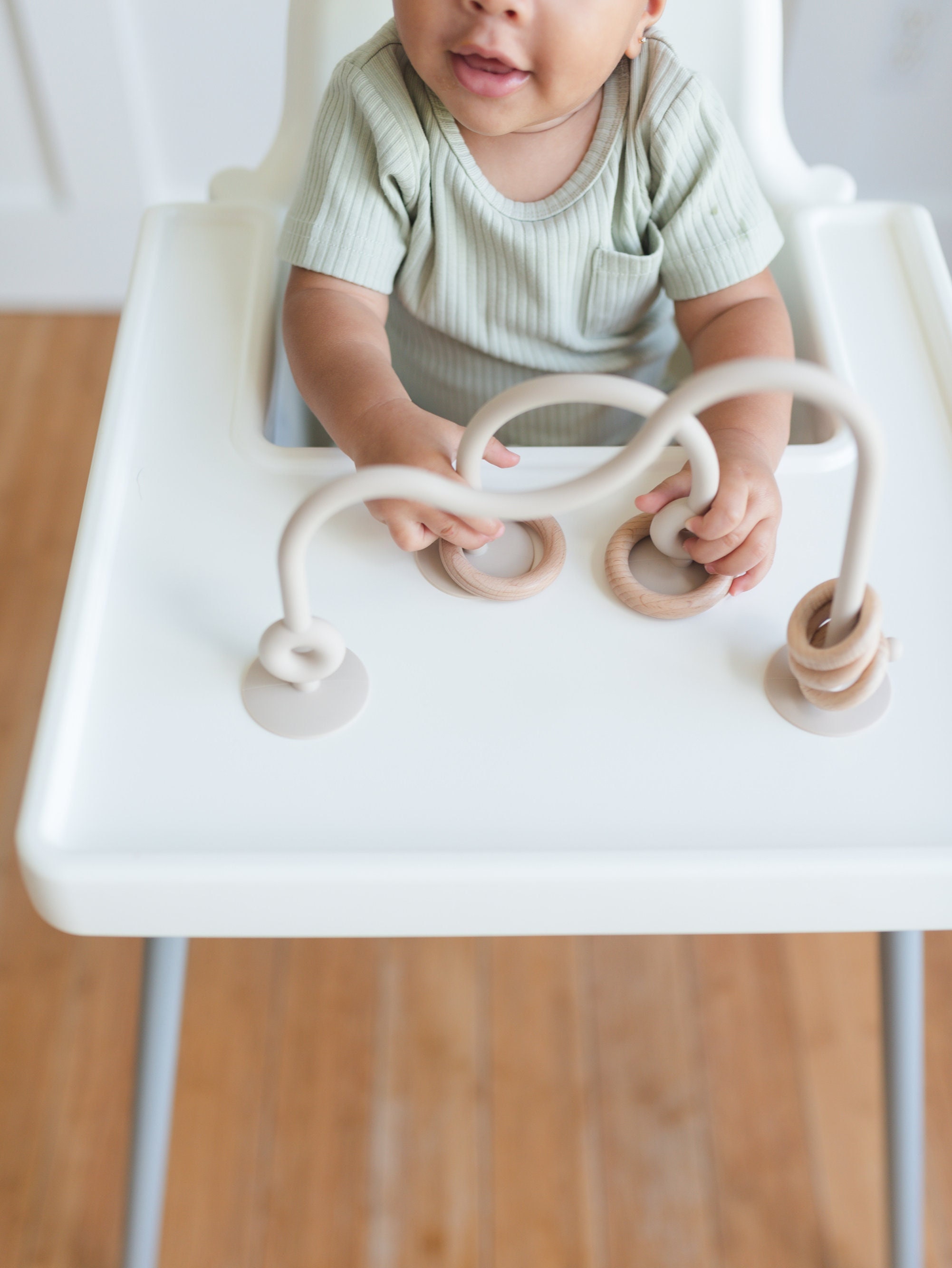 Jouet de chaise haute pour bébé-jouet de chaise haute à succion en Silicone  et en bois pour bébés -  France